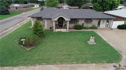 809 N Peck Ave, Hydro, OK 73048 photo 2