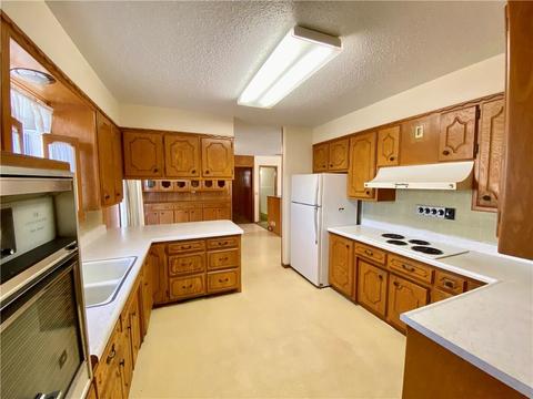 423 E 6th St, Hydro, OK 73048 photo 8