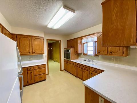 423 E 6th St, Hydro, OK 73048 photo 7