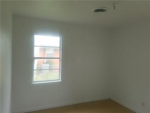 1200 N Thomas St, Altus, OK 73521 photo 9