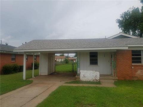 1200 N Thomas St, Altus, OK 73521 photo 2