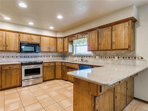 4512 Skytrail Ct, Yukon, OK 73099 photo 4