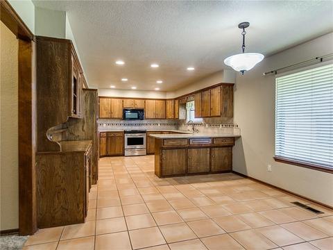 4512 Skytrail Ct, Yukon, OK 73099 photo 10