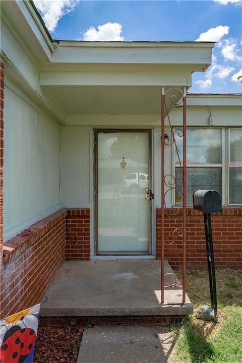 1042 Dill St, Altus, OK 73521 photo 3
