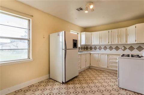 1042 Dill St, Altus, OK 73521 photo 7