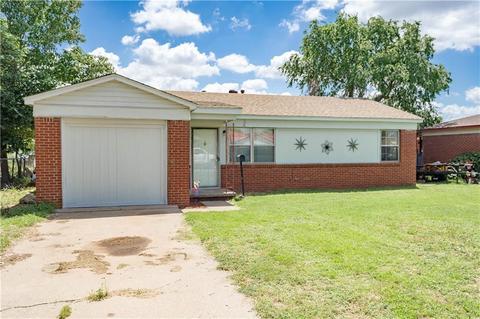 1042 Dill St, Altus, OK 73521 photo 2