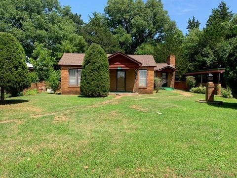 811 Glenn Smith Rd, Clinton, OK 73601 photo 1