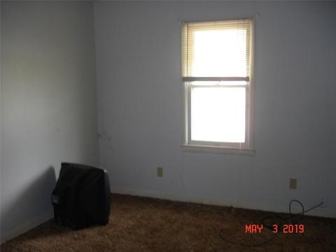 304 SE 2nd St, Tuttle, OK 73089 photo 3