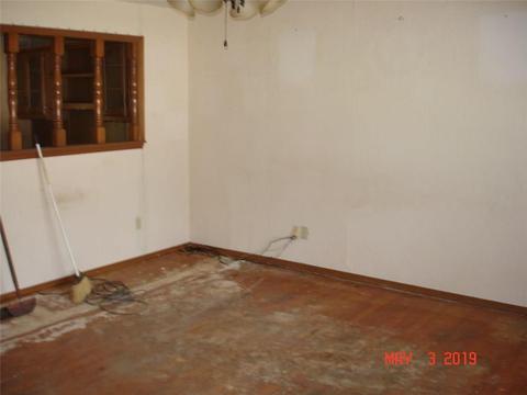 304 SE 2nd St, Tuttle, OK 73089 photo 2