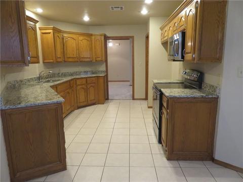 3517 Pilgrim Ln, Altus, OK 73521 photo 3