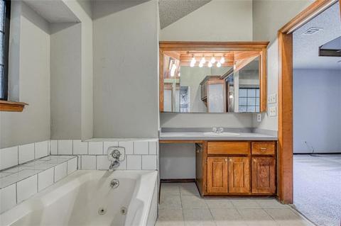 Undisclosed, Moore, OK 73160 photo 25
