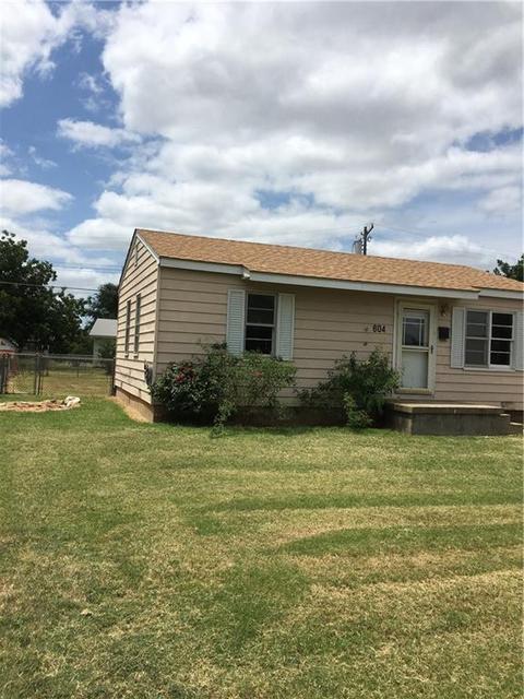 604 W Chris St, Altus, OK 73521 photo 2