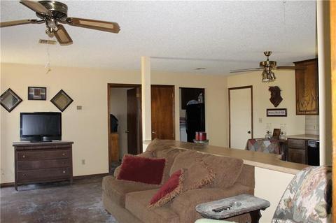 2508 8th St, Prague, OK 74864 photo 4