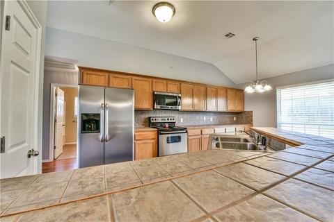 4020 W Queens Dr, Moore, OK 73160 photo 9