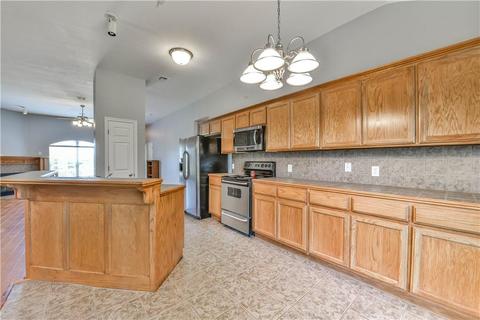 4020 W Queens Dr, Moore, OK 73160 photo 10