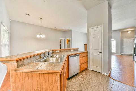 4020 W Queens Dr, Moore, OK 73160 photo 11