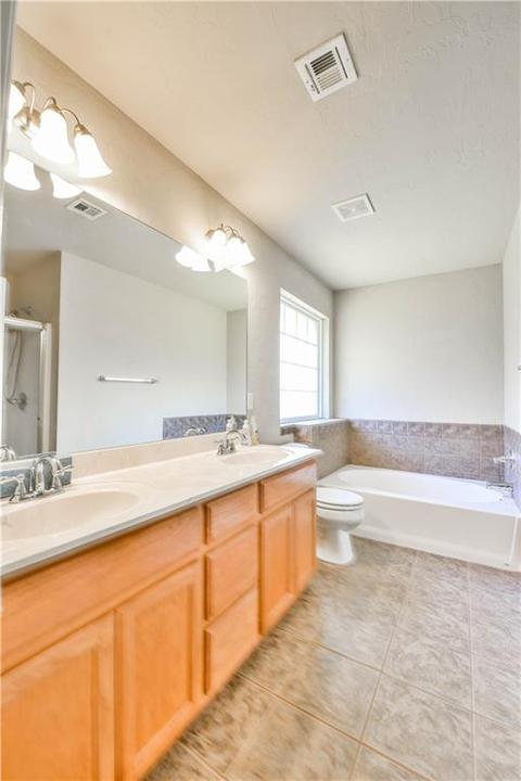 4020 W Queens Dr, Moore, OK 73160 photo 15