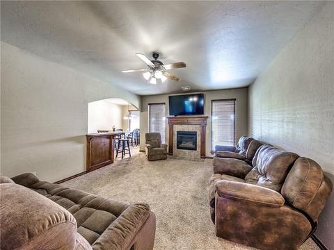 1608 Camelot St, Tuttle, OK 73089 photo 4