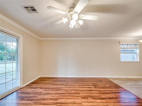 524 E 28th St, Edmond, OK 73013 photo 2