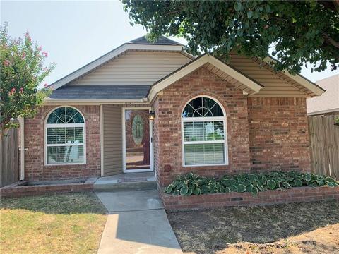 2104 Westmore Dr, Moore, OK 73170 photo 1
