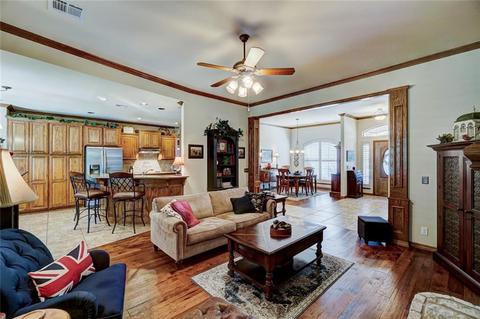 131 Wright Cir, Edmond, OK 73013 photo 4