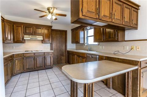 904 N Broadway Ave, Hydro, OK 73048 photo 8