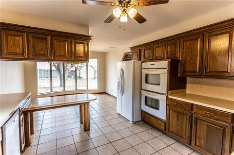 904 N Broadway Ave, Hydro, OK 73048 photo 10