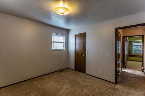 904 N Broadway Ave, Hydro, OK 73048 photo 16