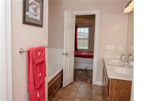 1805 White Tail St, Altus, OK 73521 photo 12