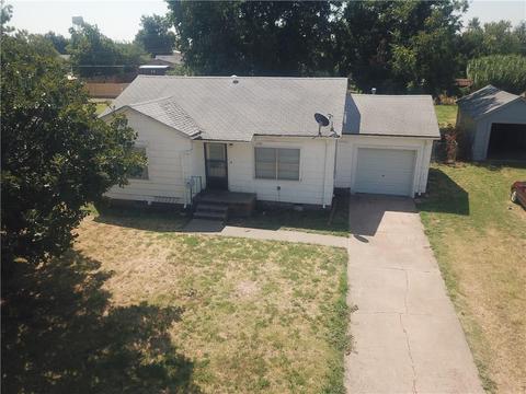1028 E Liveoak St, Altus, OK 73521 photo 1