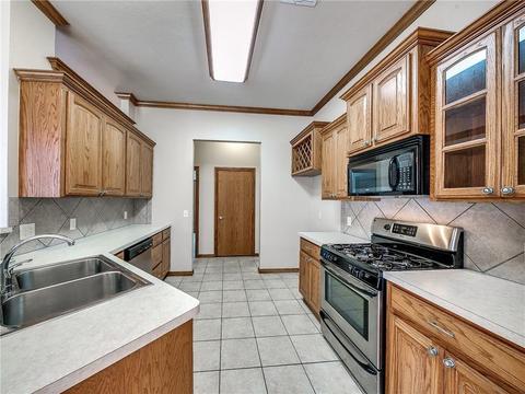 3301 Willow Ln, Moore, OK 73160 photo 4