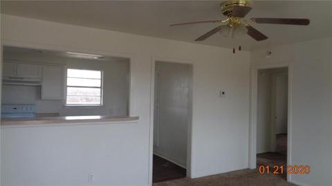 521 E Mars St, Altus, OK 73521 photo 4
