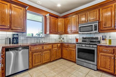 1822 Excaliber Dr, Tuttle, OK 73089 photo 9