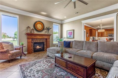 1822 Excaliber Dr, Tuttle, OK 73089 photo 4