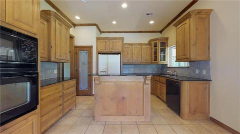 9100 Megans Way, Mcloud, OK 74851 photo 16