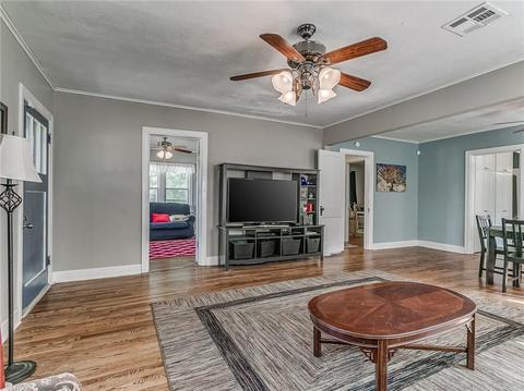 1123 E Noble Ave, Guthrie, OK 73044 photo 3