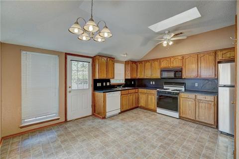 2103 Lakecrest Dr, Moore, OK 73170 photo 10