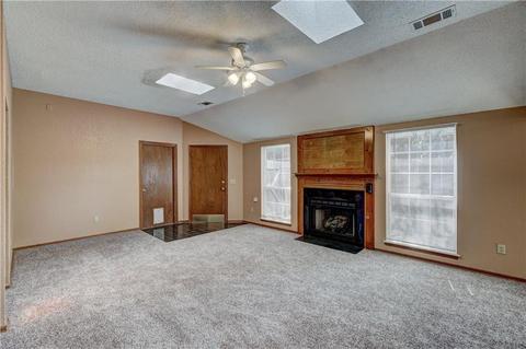 2103 Lakecrest Dr, Moore, OK 73170 photo 6