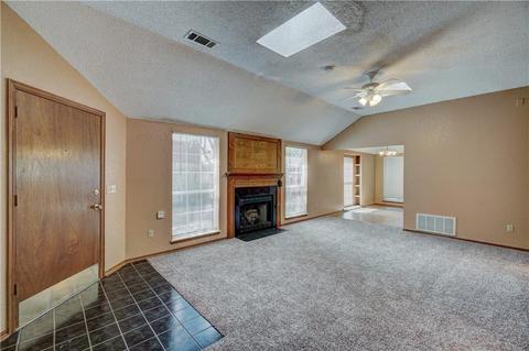 2103 Lakecrest Dr, Moore, OK 73170 photo 5