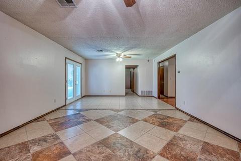 1107 Villa Dr, Watonga, OK 73772 photo 4