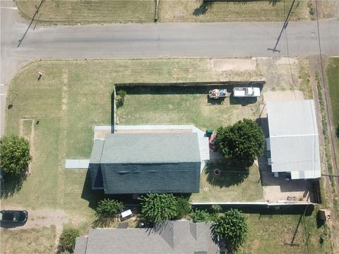 500 W Cypress St, Altus, OK 73521 photo 2
