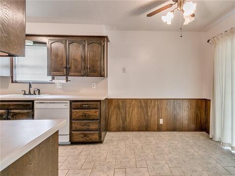 415 E Carson Ln, Mustang, OK 73064 photo 8