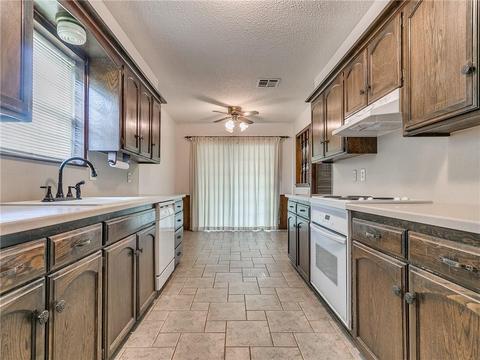 415 E Carson Ln, Mustang, OK 73064 photo 11