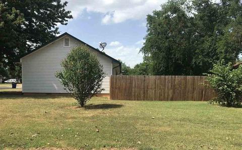 702 N 4th St, Marlow, OK 73055 photo 2