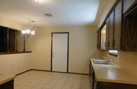 313 Robbin Cir, Noble, OK 73068 photo 5