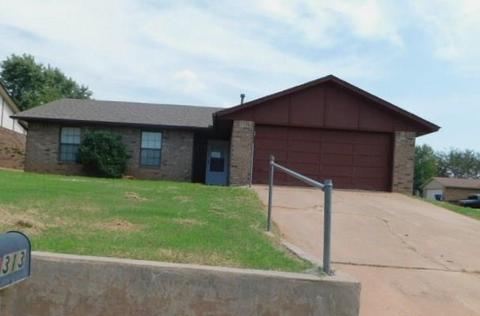 313 Robbin Cir, Noble, OK 73068 photo 1
