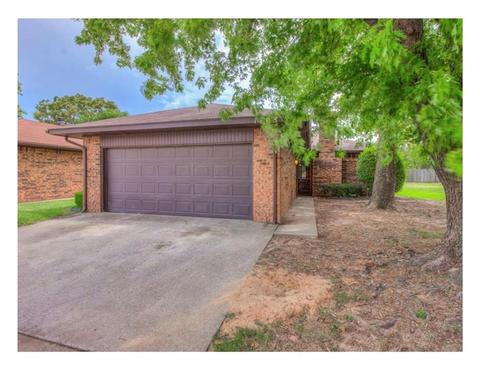 1708 Lionsgate Cir, Bethany, OK 73008 photo 1