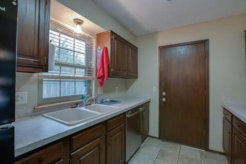 821 Lakecrest Dr, Moore, OK 73170 photo 29