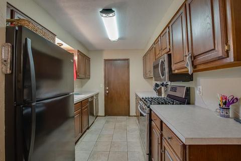 821 Lakecrest Dr, Moore, OK 73170 photo 10