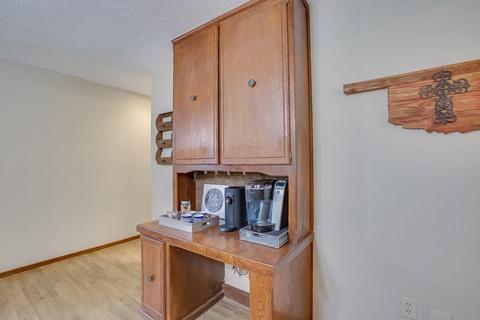 821 Lakecrest Dr, Moore, OK 73170 photo 9